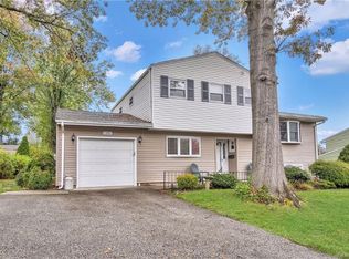 19 Chestnut Oval, Orangeburg, NY 10962