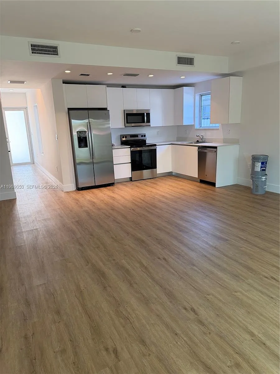 Building Photo - 2800 SW 5th St #2800