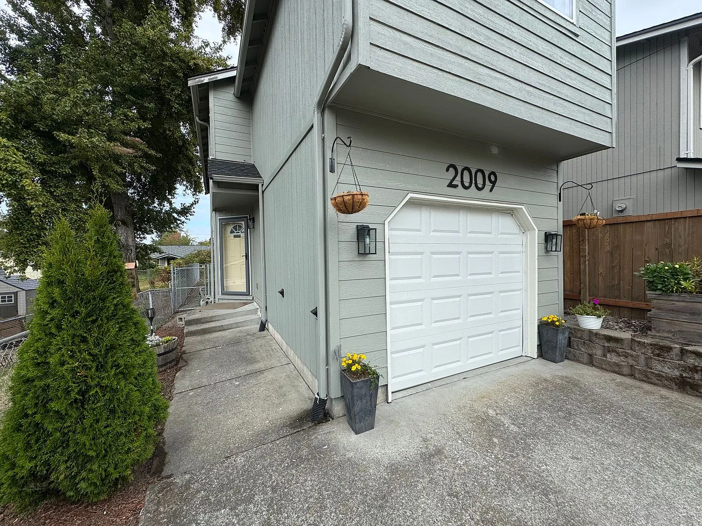 Home Sweet Home! Three Bedroom with Convenience! — Photo 2