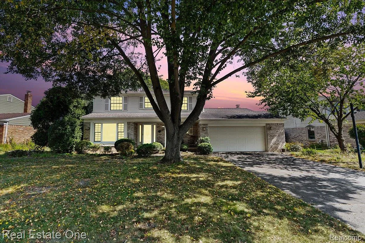 21856 N Center St photo 1