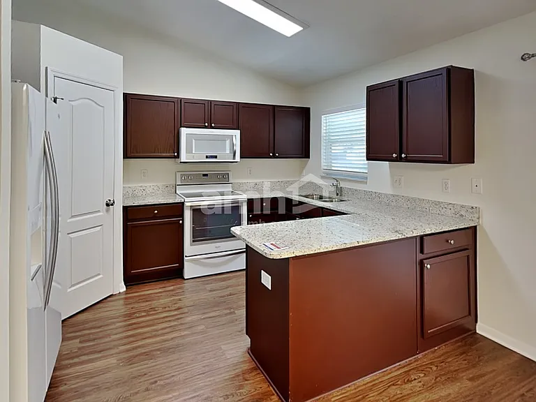 331 Valley Edge Dr — Photo 5