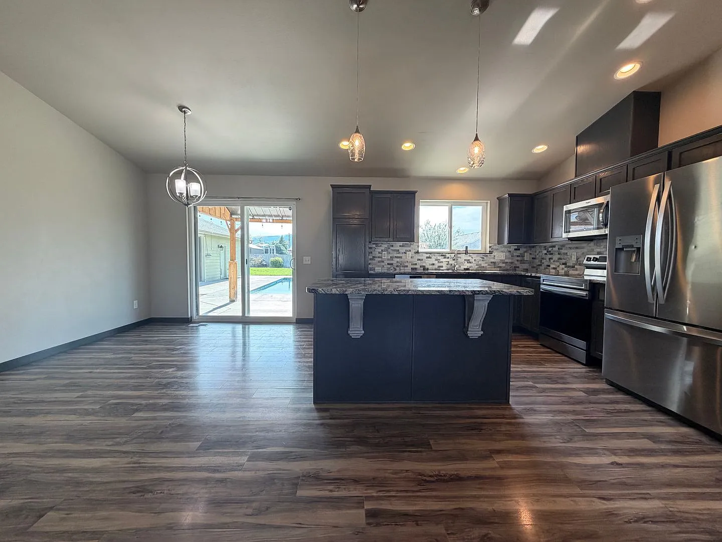 Now renting 3 bedroom House with additional pool house — Photo 4