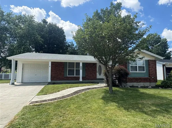 2361 Wesbriar Ct, Maryland Heights, MO 63043