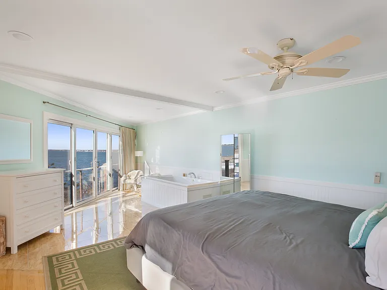 570 Dune Rd — Photo 15