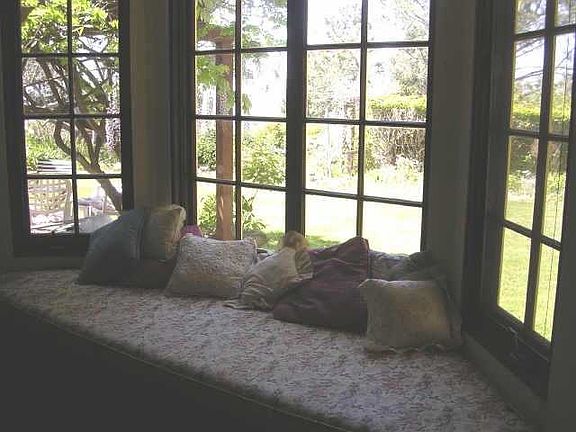 bay window seating