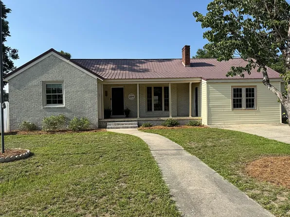 410 W McLean St, Saint Pauls, NC 28384