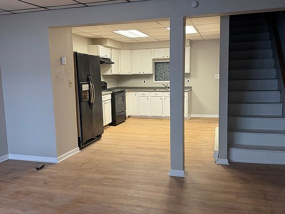 5th image of 609 W Race St