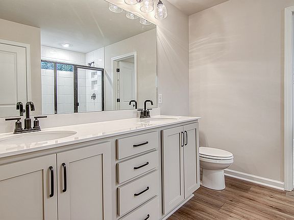 Strawberry Station - Keowee Interior Image 2