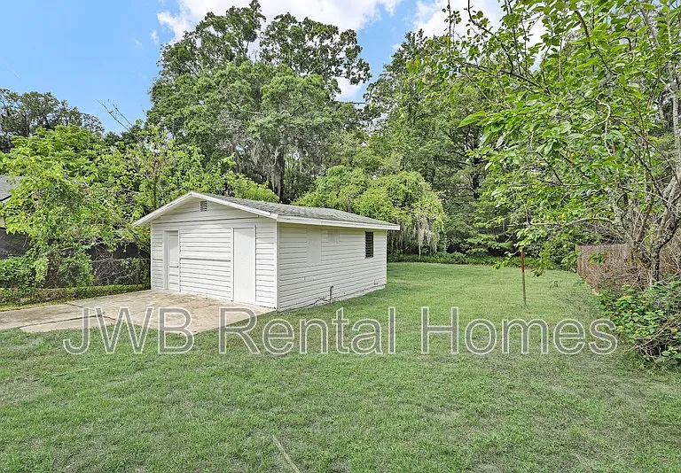 7124 Lorain St — Photo 18
