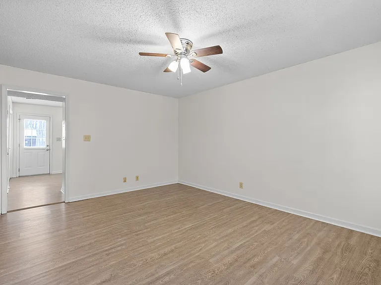 Baltimore Drive - 1731 — Photo 3