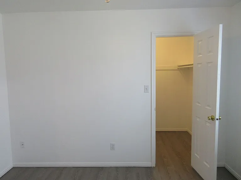 527 E 2015 N — Photo 11