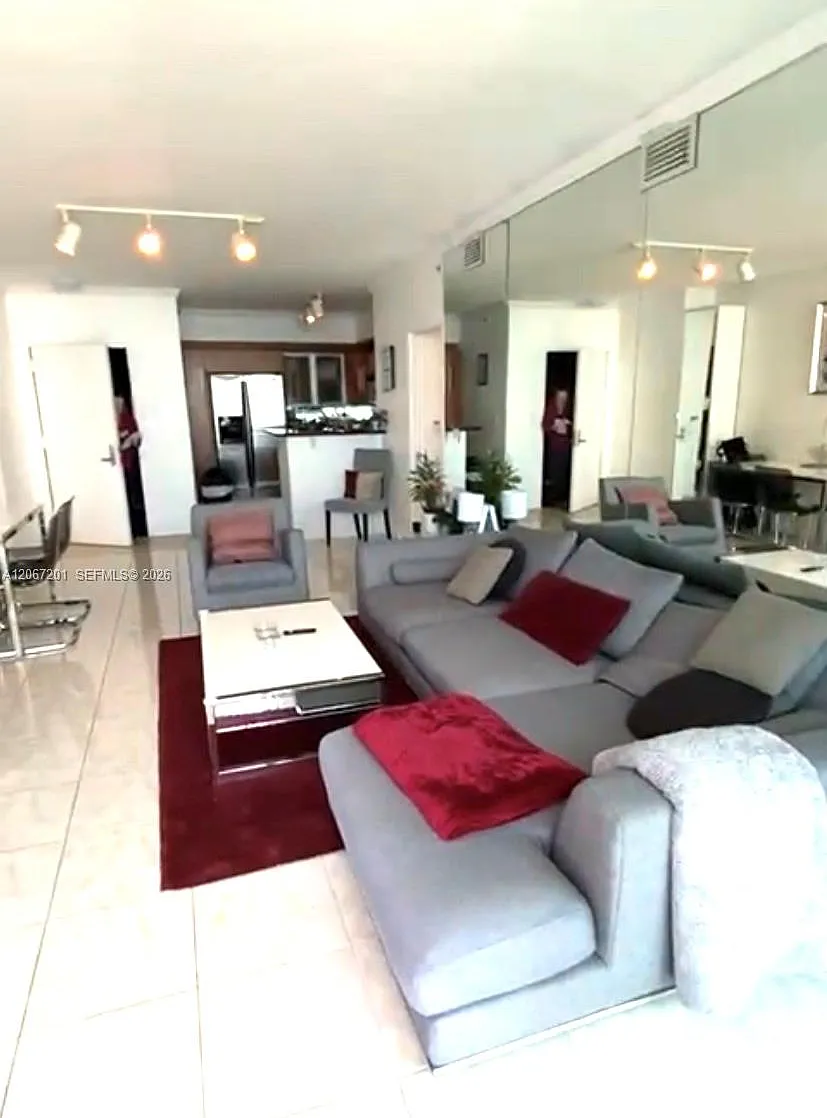 One Miami West Condo — Photo 2