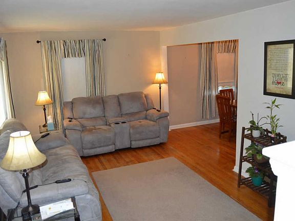 3rd image of 4332 Brookdale Dr