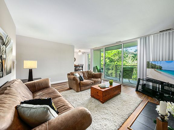 3rd image of 6008 E Lake Dr APT 2B