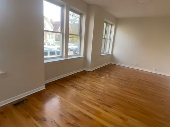3rd image of 1052 N Avers Ave #2F