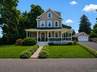 11 Gilbert St, Northport, NY 11768