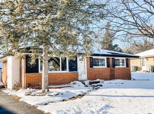 7222 Dorchester Ln, Greendale, WI 53129