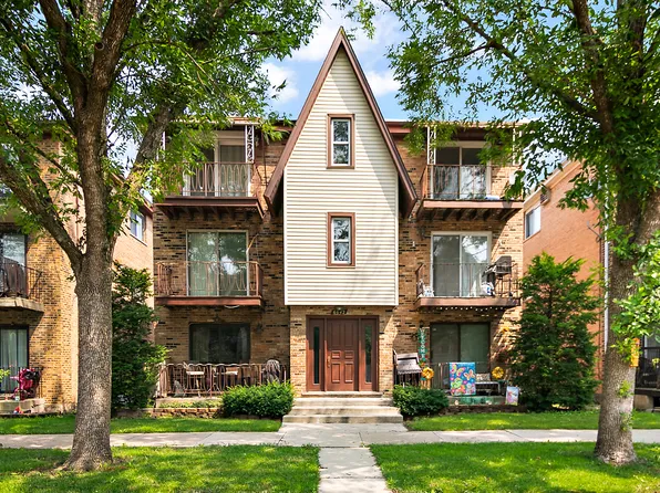 6642 W 64th Pl APT 2W, Chicago, IL 60638