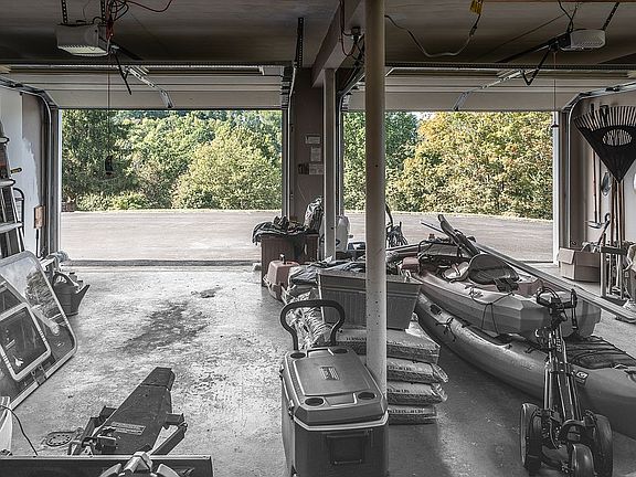 Garage
