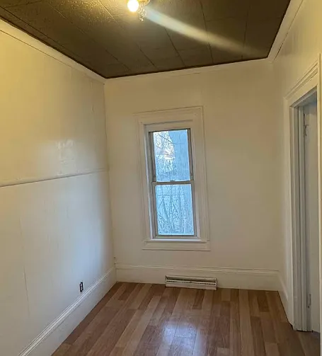 402 Oak St — Photo 4