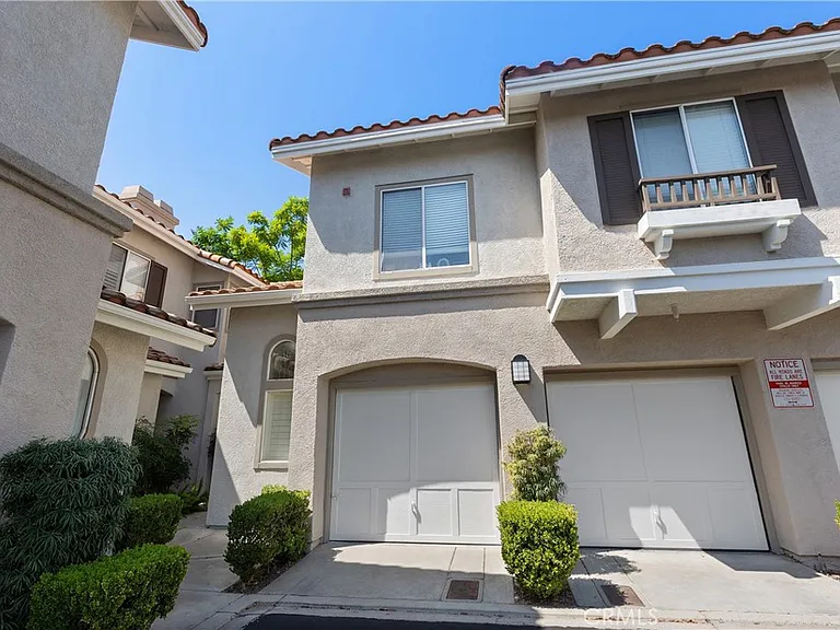 230 California Ct — Photo 3