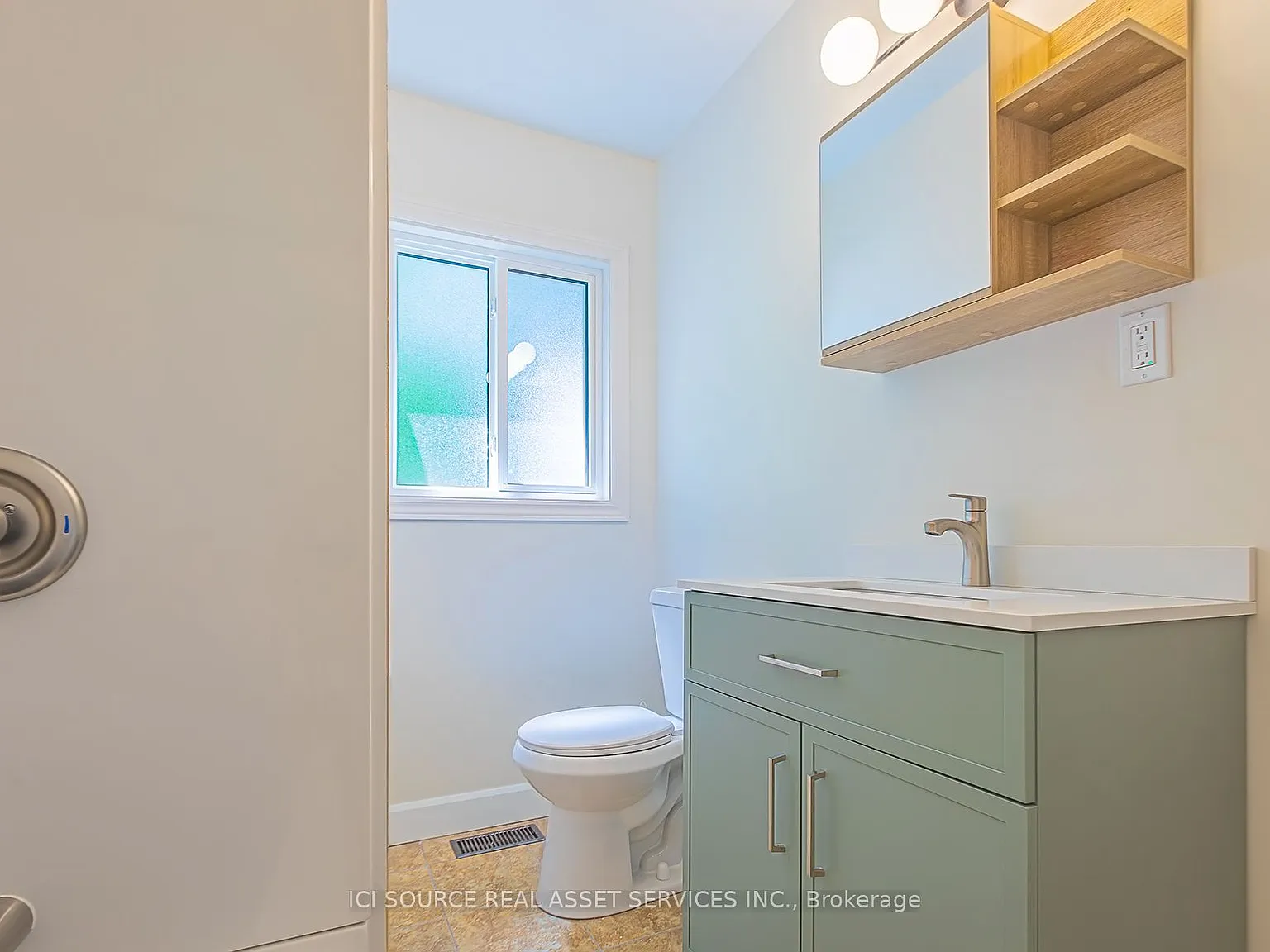 3 bed, $2,395 — Photo 3