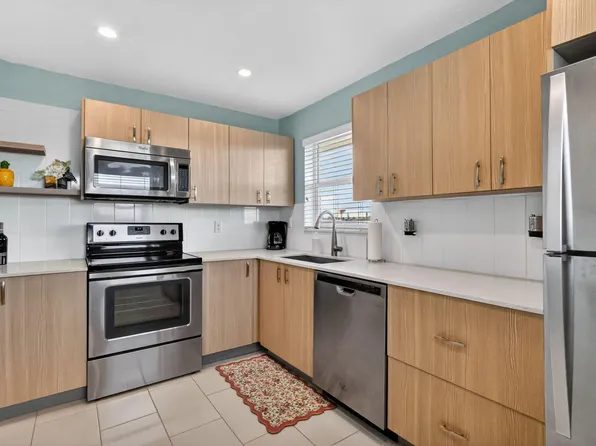 12 Colonial Club Drive #305, Boynton Beach, FL 33435