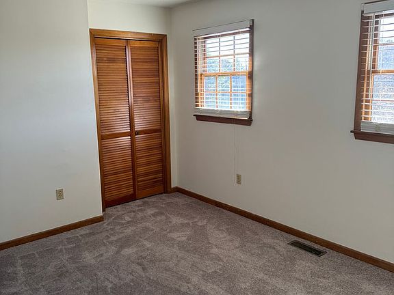 4th image of 120 Oakcrest Cir #122