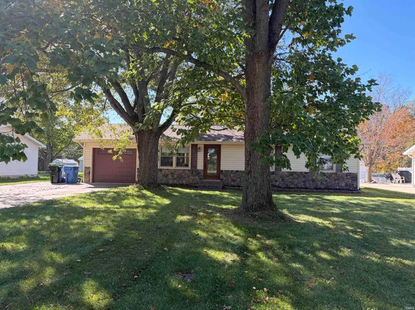 309 West St, Churubusco, IN 46723