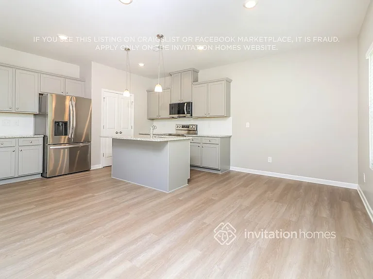 139 W Woodland Mnr — Photo 11