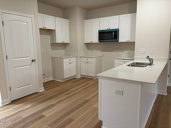 3rd image of 219 Jacobs Ridge Dr