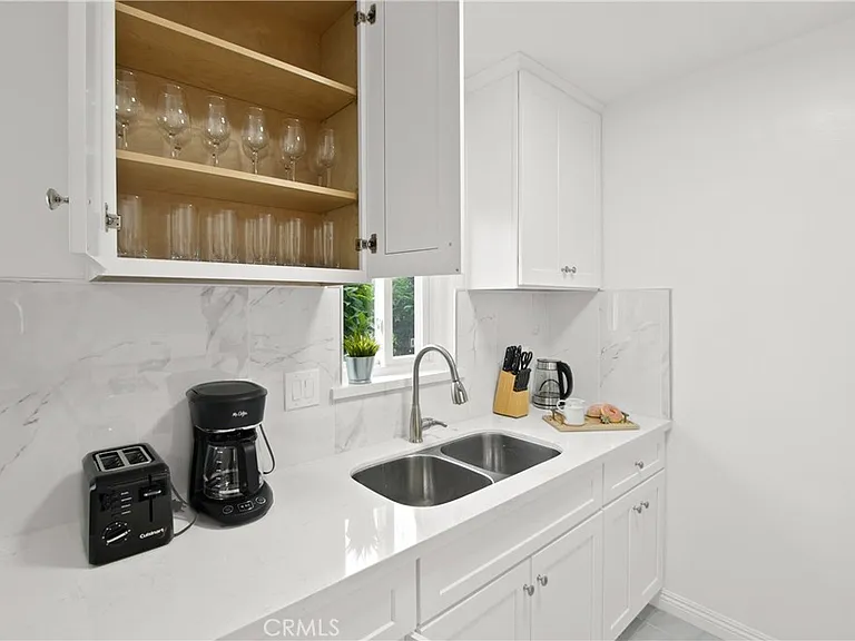 837 S Sierra Vista Ave #G — Photo 9