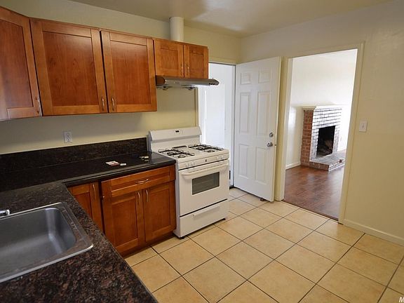 5th image of 3360 Shelden St