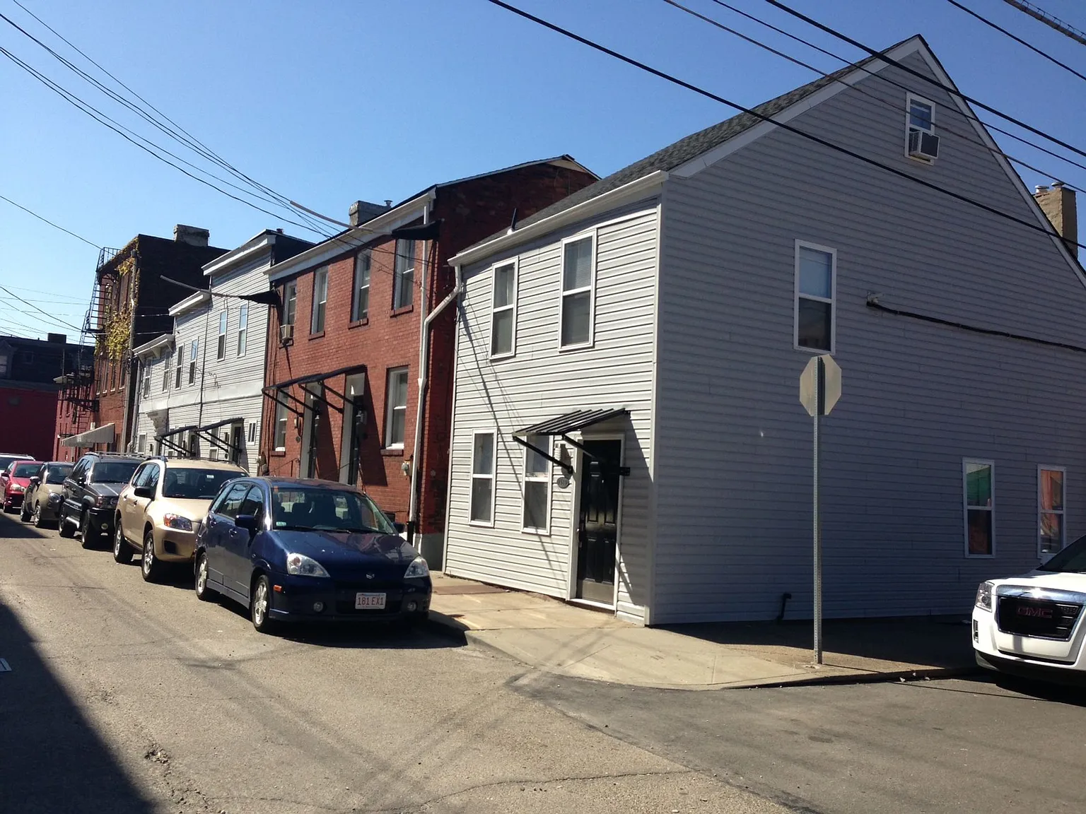 Apartments in the Southside *One Block to E. Carson * Modern Renovations * Pet Friendly * Availab... — Photo 2