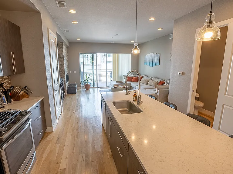 3140 W 20th Ave — Photo 2