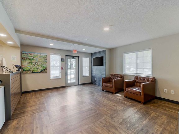 Lobby and Guest Check-in