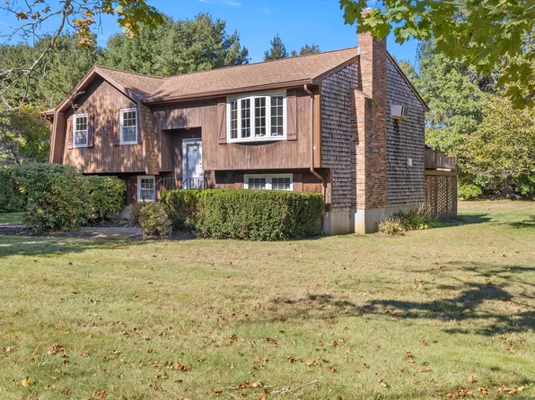 59 Spruce St, Bridgewater, MA 02324