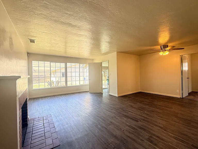 223 E Robinson Ave — Photo 12