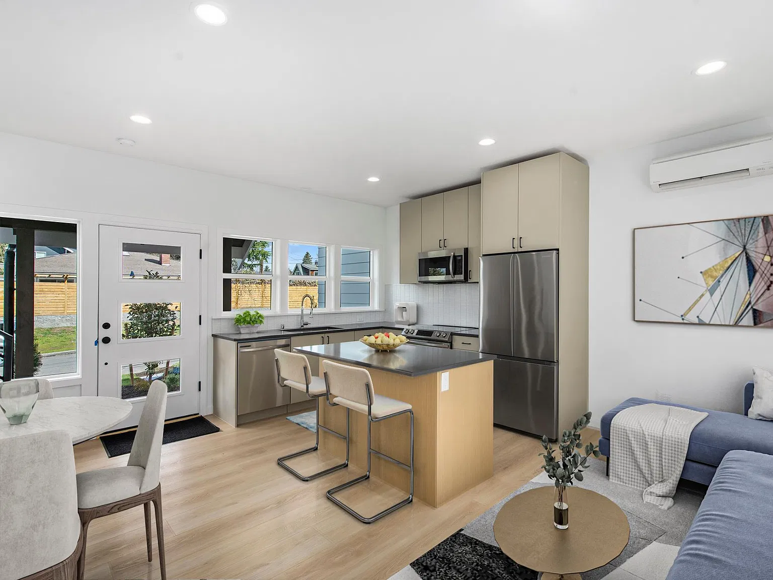 2 bed, 1.5 bath, 1055 sqft, $3,600 — Photo 4