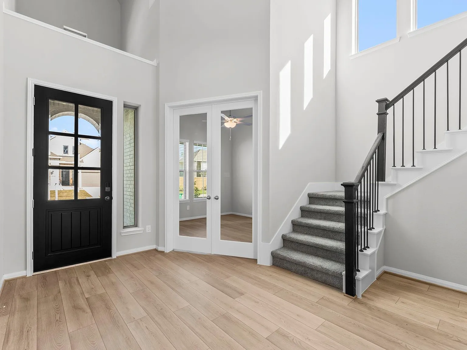 4 bed, 3.0 bath, 3403 sqft, $4,500 — Photo 4