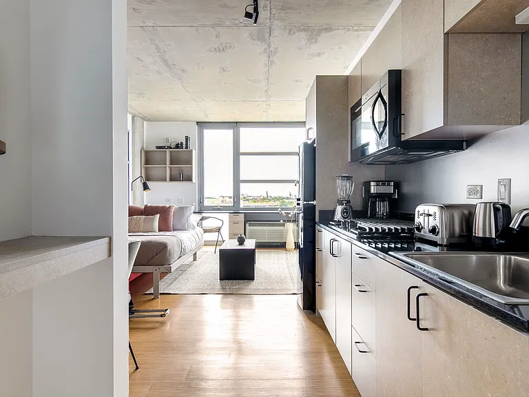 1515 N Fremont — Photo 9