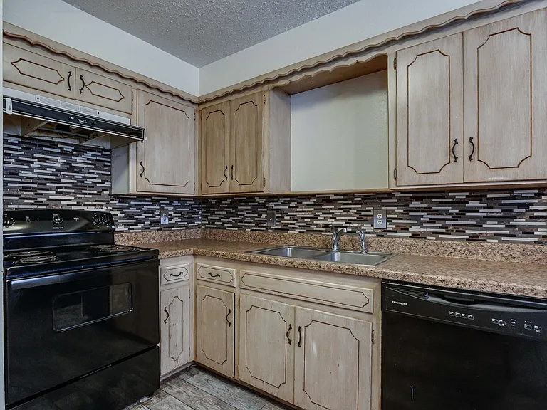 11007 Greystone Ave — Photo 19
