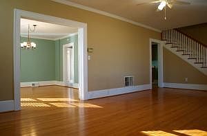 5th image of 934 Roanoke Blvd