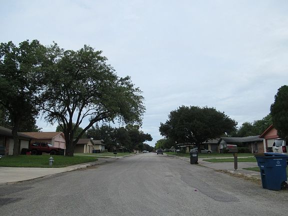 4th image of 2943 Lakebriar St