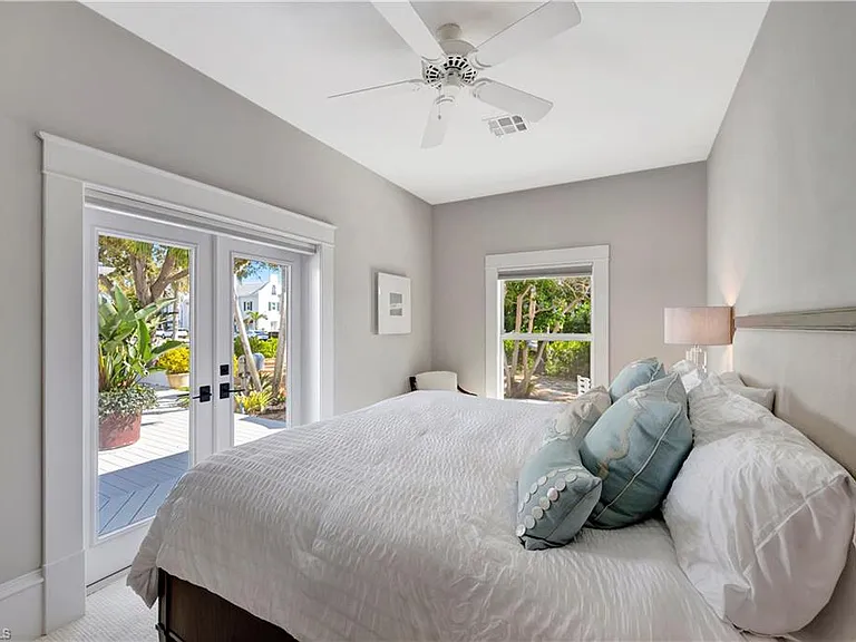1375 Gordon Dr — Photo 15