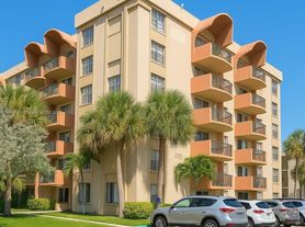 9310 Fontainebleau Blvd