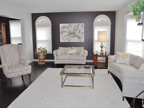 2nd image of 1508 E Canterbury Dr