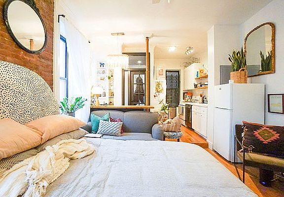 3rd image of 346 E 10th St APT 5