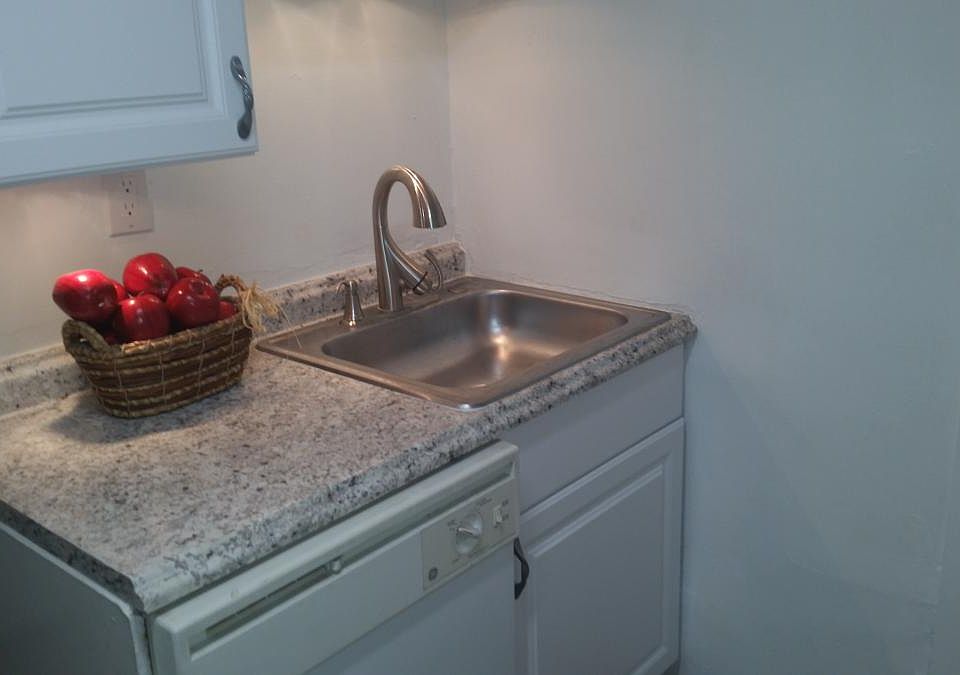 1st image of 3051 N Leavitt St #B