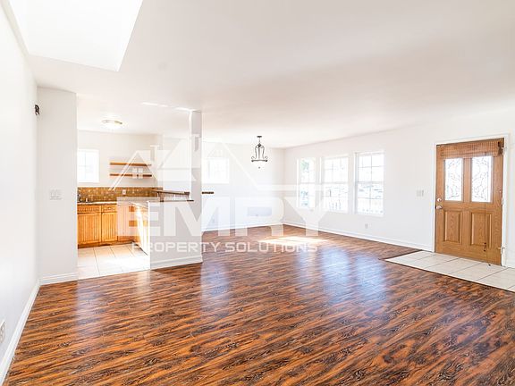 3rd image of 5114 Torrance Blvd